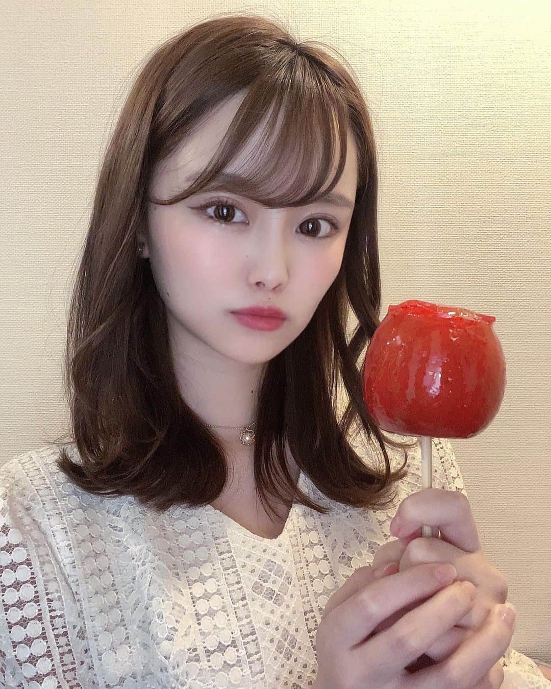 吉田恵美さんのインスタグラム写真 - (吉田恵美Instagram)「#恋つづ に出てた りんご飴🍎  おいしいしお腹いっぱいになるし お祭り気分！  #代官山キャンディーアップル #りんご飴専門店 #りんご飴 #東京スイーツ #お取り寄せスイーツ #pr」5月16日 21時02分 - _yoshida_megumi