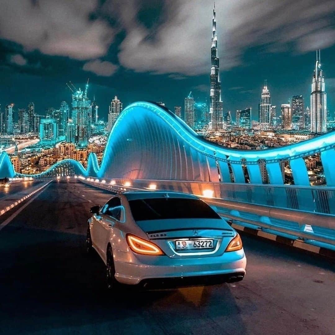 Mercedes AMGさんのインスタグラム写真 - (Mercedes AMGInstagram)「Bright lights always lead the way! 📷@s.alhammadi via @mercedesprime  #DrivingPerformance #MercedesAMG #AMG」5月16日 21時00分 - mercedesamg
