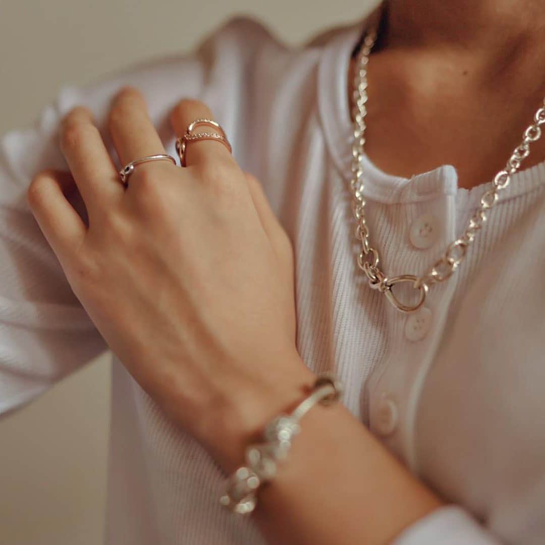 PANDORAさんのインスタグラム写真 - (PANDORAInstagram)「Celebrating mum in style. See how our favourites @nrahmichelle, @nikkicruz, @lola_jagger, @tippytoess, @lavinia_biancalani and @beccabeczten wore our Mother's Day pieces and get inspired to give them your own twist with your mum. 💕#SomethingAboutYou #Pandora #StyleInspiration」5月16日 21時05分 - theofficialpandora
