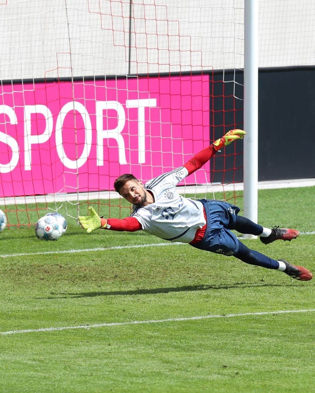 バイエルン・ミュンヘンさんのインスタグラム写真 - (バイエルン・ミュンヘンInstagram)「Final training before #FCUFCB ✅ _______ #FCBayern #MiaSanMia #packmas #Fußball #Football #Bundesliga #Munich」5月16日 21時23分 - fcbayern