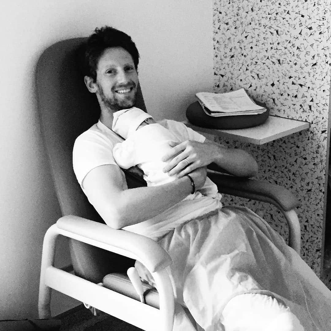 ロマン・グロージャンのインスタグラム：「Simon 5 years old today. Wouah, time flies and love keeps growing 😍❤️💯 Repost @mariongrosjean #dad #love #birthday」