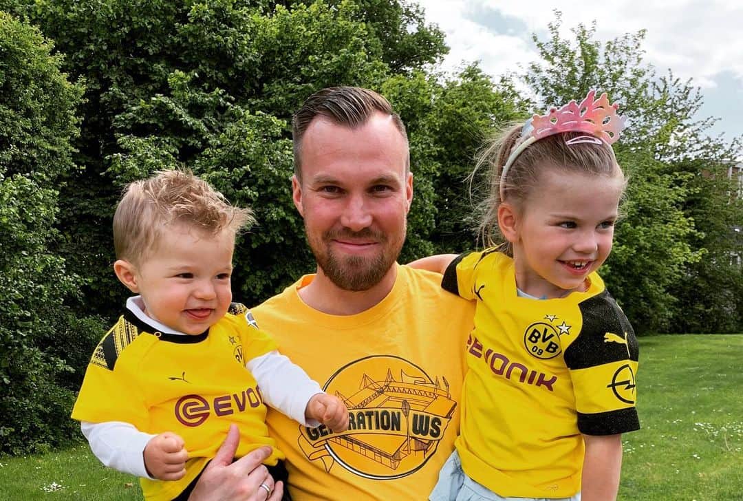 ケヴィン・グロスクロイツのインスタグラム：「Ob Geisterspiel, Testspiel, Finale oder was auch immer. Wir wollen immer den DERBYSIEG 👊🏻 Macht se weg 🙏💯」