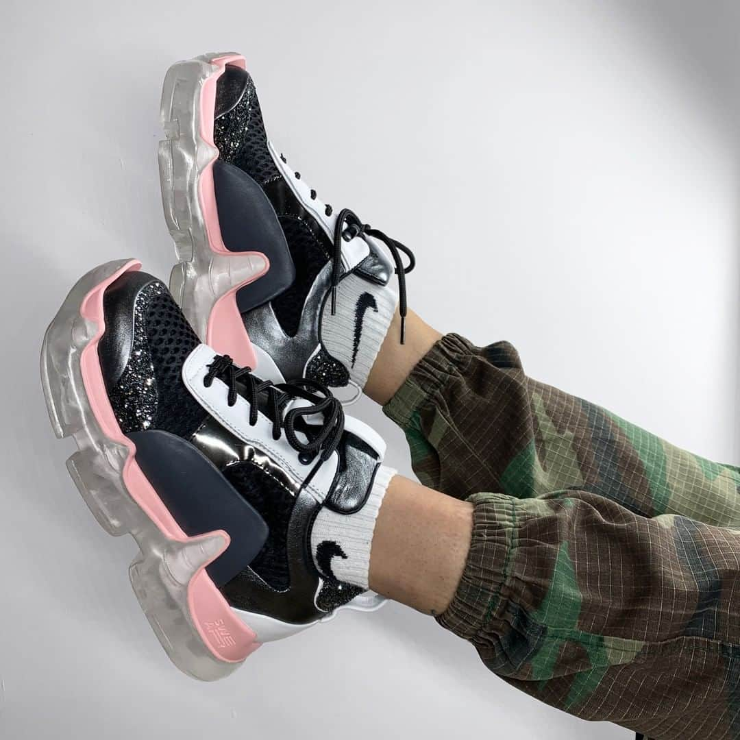 スウェアさんのインスタグラム写真 - (スウェアInstagram)「Time to up your sneaker game with some stand-out materials. Our AIR Nitro is refreshed in a variety of metallics and set upon the transparent AIR sole. Shop the silhouette in a number of new colorways at Farfetch.com. #swearlondon」5月16日 21時40分 - swearlondon