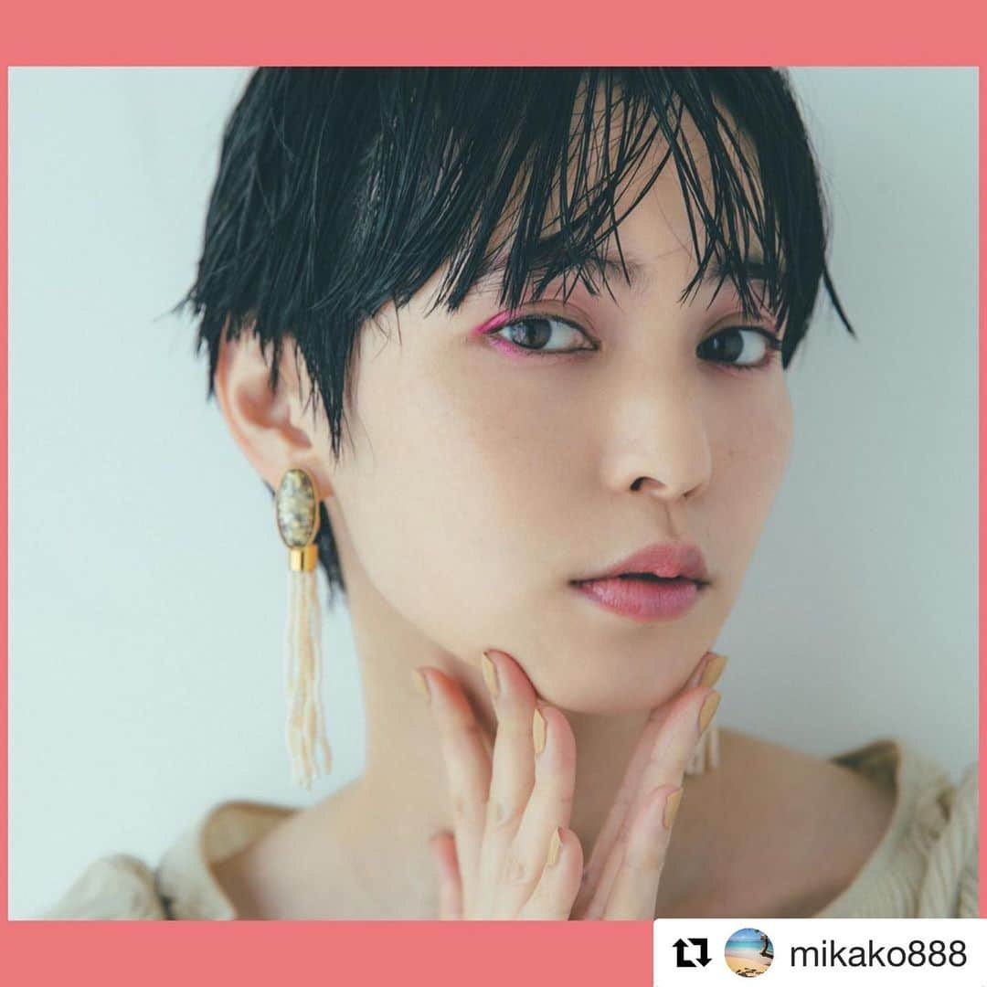 SPRiNGさんのインスタグラム写真 - (SPRiNGInstagram)「#Repost @mikako888 with @get_repost ・・・ @spring_tkj  絶賛発売中です💕🧡💕 付録だよ💜💚🧡 通常号アイパレットの右端から2番目のピンクを目尻に部分的に入れています💕🌈 入れ方でメイクの印象が変わるの🥰🧡楽しもう🧡🌈😂 #メイクって楽しい  #メイクでポジティブになれる  #付録のパレット  #雑誌の付録すごい」5月16日 12時54分 - spring_tkj