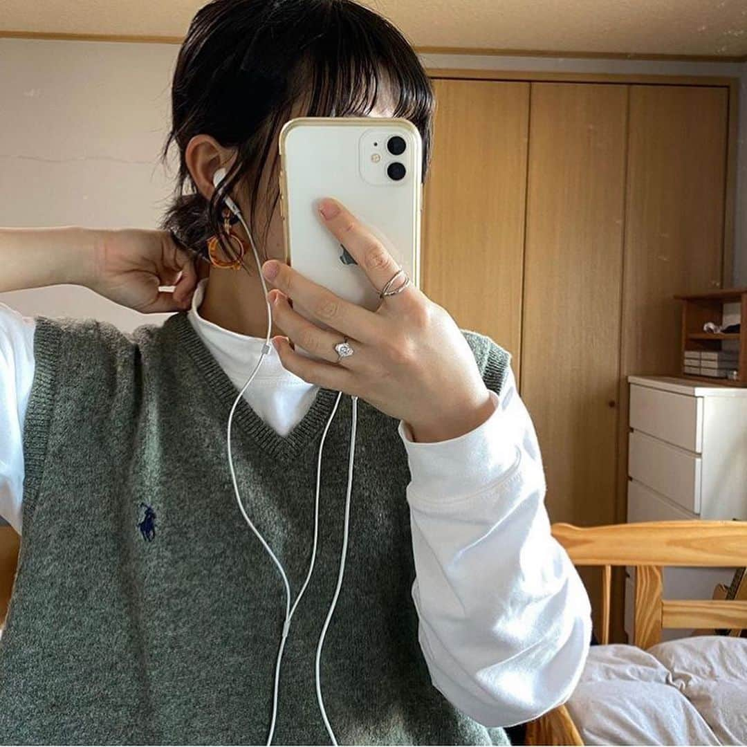 古着女子さんのインスタグラム写真 - (古着女子Instagram)「\ おうちでしたい！ラルフでつくるゆるコーデ🏡🥛 /﻿ ﻿ 着こなすと気分の上がるラルフローレン🏇﻿ 今回はそんなラルフローレンで作るゆるコーデをご紹介いたします！﻿ ﻿ 🍏ラルフロンT×パジャマ﻿ ゆるっとしたラルフロンTにパジャマを合わせておうちコーデに✨おうちでもラルフローレンを可愛く着て気分の上がるコーデに🌻﻿ ﻿ 🍏ラルフシャツ﻿ ゆるっと着たいラルフシャツ🌟タンクトップの上に羽織ったりデニムと合わせると春夏っぽい女の子らしいコーデに😌﻿ ﻿ みんなも是非参考にして見てね！！﻿ ﻿ ﻿ ﻿ 🏡古着女子がプロデュースする古着ショップを紹介🏡﻿ ・9090 ナインティナインティ @9090s_ 👖👟﻿ ・Spoon  スプーン  @spoon__store 🥄✨﻿ ・nemne ねんね @nemne_store 🌿🥛﻿ ﻿ ﻿ 🌼公式LINE@→@furuzyo で検索🌼﻿ LINE@だけのお知らせや古着の疑問にも答えます！﻿ ﻿ ﻿ 古着を素敵に着こなしてる女性の方をRepostでご紹介させていただきます🐒写真は全てご本人様に【掲載許諾】をとっております💓﻿ ﻿ ﻿ ﻿」5月16日 12時55分 - furuzyo