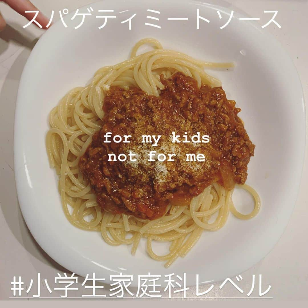 LiLyさんのインスタグラム写真 - (LiLyInstagram)「成長期kidsと 同じご飯を 三食も 食べていると 私のカラダには 重すぎると痛感... 一ミリも動かない 仕事なのにw三食は TOO MUCH... ▶︎my menu.  大事なのが →大好物のみ。  何食べるか 迷うことが 苦痛な性格なので ルーティン最愛🙋‍♀️ 執筆に糖分must. なので昼間に ブラウンシュガー♡ ▶︎運動も大好きな２つ。 30〜60min.WALK🚶‍♀️🎧 10〜30min.DANCE 💃🎶 ▶︎ok. 決めたから あとは継続するのみ🍌  #美容と健康  #性格に合うやり方 #楽しみ 🥑✨ #ダイエット　#まず1年続ける  p.s. フルーツグラノーラは 食べすぎちゃうから禁止にw かわりに　#オートミール　1袋に。」5月16日 13時16分 - lilylilylilycom