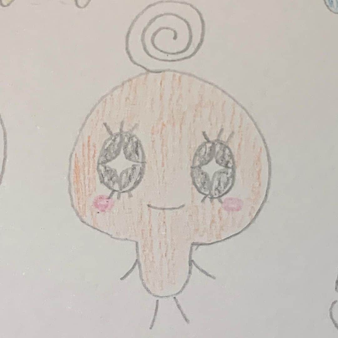 高岡薫のインスタグラム：「るんばの一日一絵🎨今日はたまごっちのめめっち✨昔たまごっちのキャラ描いて「全然似てない……」ってなった記憶あるから描いてみたら結構上手にかけたー！あとまめっちも描いたんですけど意外と描けました…  #るんばの一日一絵 #たまごっち #めめっち」