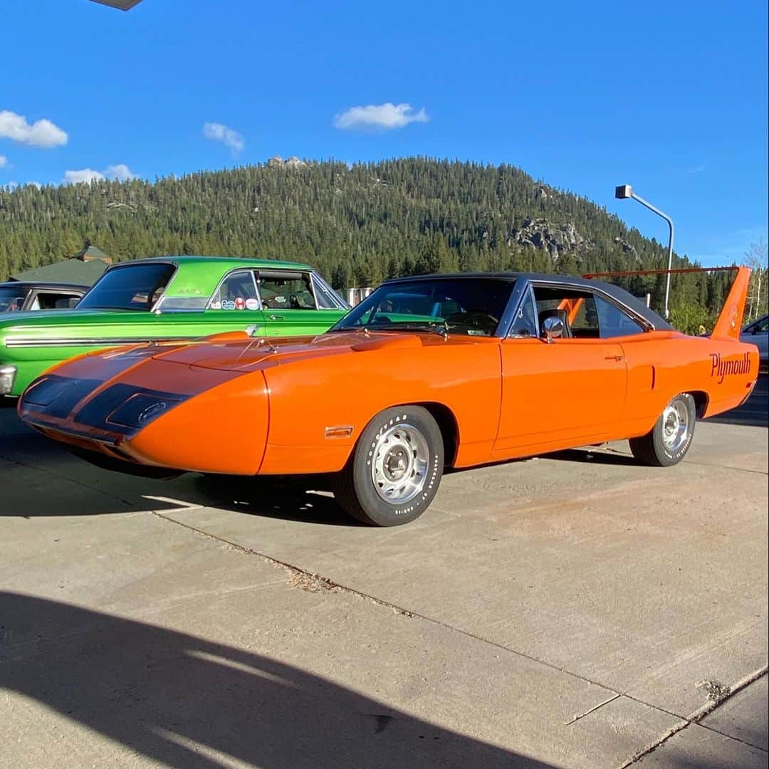 ストーン・コールド・スティーブ・オースチンのインスタグラム：「Saw some cool cars and trucks today. Was a good day.」