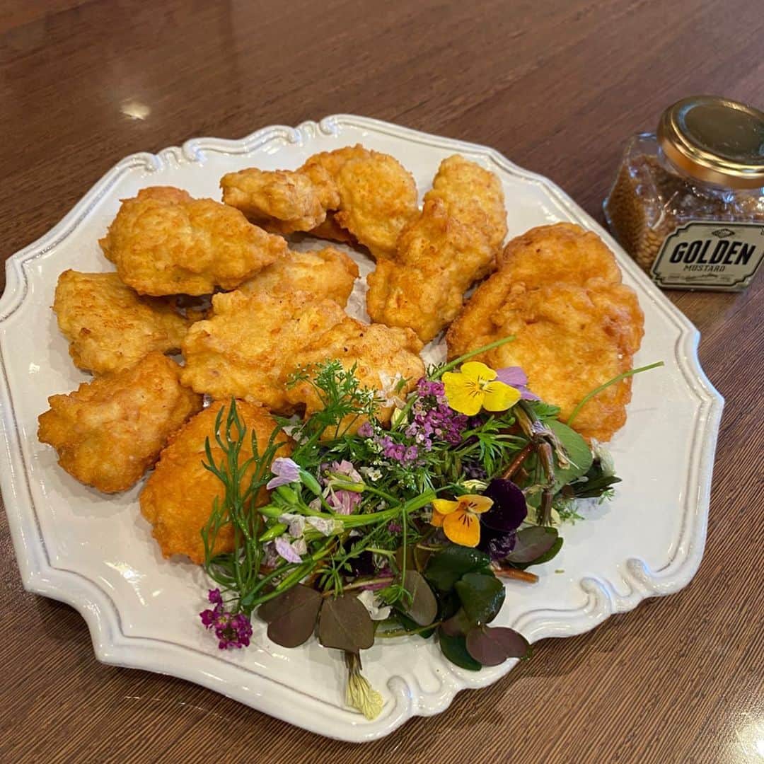 畑野ひろ子のインスタグラム：「啓太さんが昨日のとくダネでみたレシピで、冷凍した豆腐を使ってチキンナゲット作り🍳  ヘルシーで、すっごく美味しかったです！」