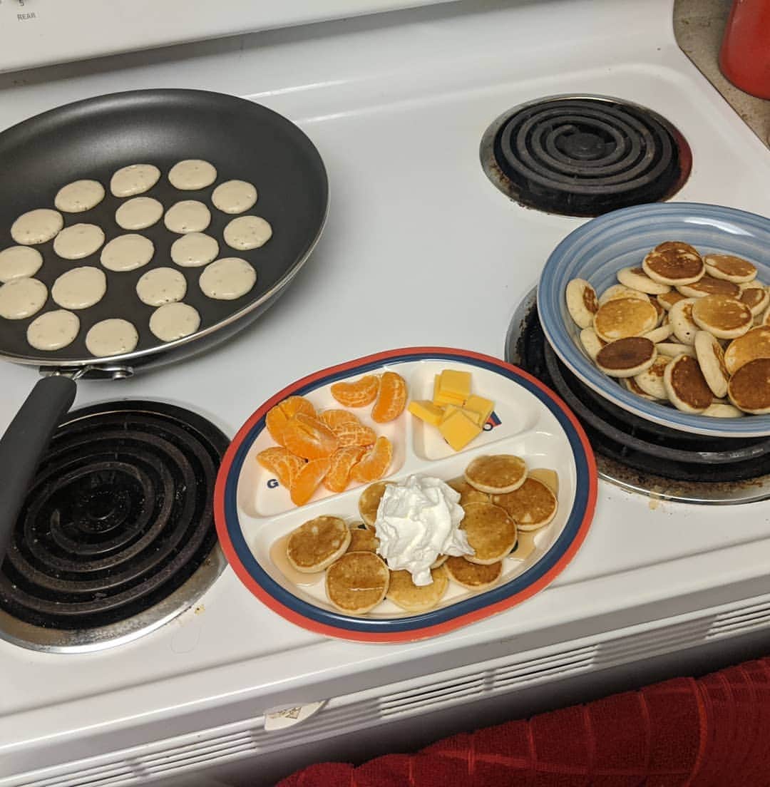 アマルさんのインスタグラム写真 - (アマルInstagram)「家でよく作るミニパンケーキ😊凍らすと便利。だけどディーンはできたてと凍らしてたとか昨日作ったって味に違いわかちゃう😅できたてよく食べる、けど昨日のとかはちょっとしか食べない😆🥞」5月16日 14時00分 - amalkawabati