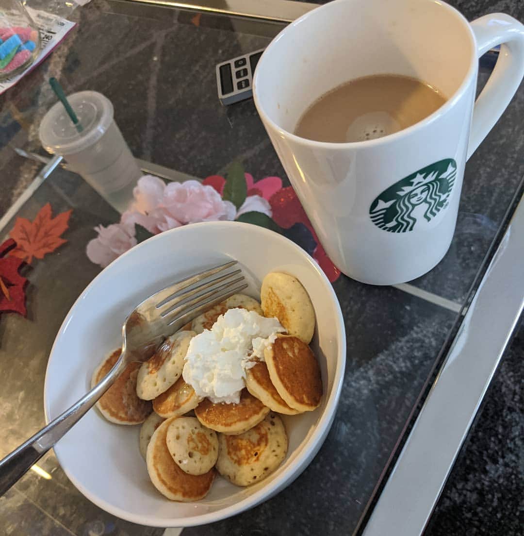 アマルさんのインスタグラム写真 - (アマルInstagram)「家でよく作るミニパンケーキ😊凍らすと便利。だけどディーンはできたてと凍らしてたとか昨日作ったって味に違いわかちゃう😅できたてよく食べる、けど昨日のとかはちょっとしか食べない😆🥞」5月16日 14時00分 - amalkawabati