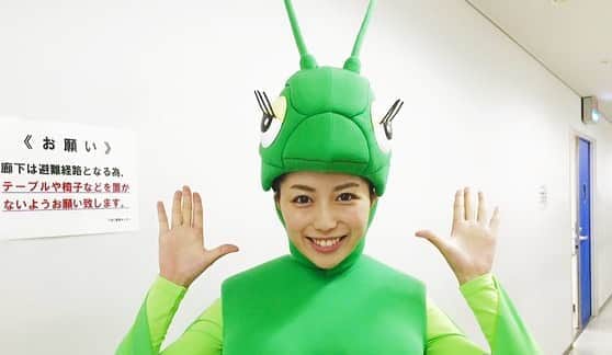 のインスタグラム：「４〜５月は 映画もドラマもアニメもバラエティも たくさん観ていました  志村けんさんの #バカ殿様 出演させていただいた回も 録画してあったので久しぶりに 観ました。  カマキリ？衣装🥒 収録中も本当に楽しかったなぁ ずっと笑ってました🏯 腰元の衣装も嬉しかったな。 懐かしいなぁ  #鬼滅の刃 はアニメ全話観て、漫画も読み終えてしまったし(とてもハマってます)  #愛の不時着 も見終わっちゃって #リッチマンプアウーマン も全話観て  大好きな#相席食堂 もほぼ見ちゃった…  次はどの話題作を観ようか悩み中 観れていなかった過去のヒット作でも良いな！  ドキドキわくわくする作品が観たい気分です🍑  #stayhome」