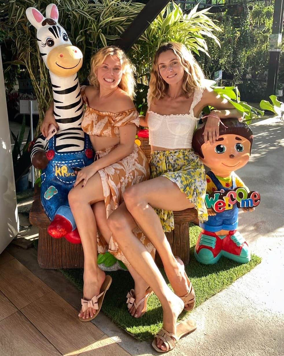 ヴァレンティナ・ゼリャヴァのインスタグラム：「Quaranteam 💓 @lelleya 💓 • • #love #beauty #kohsamui #retreatsamui #ритритсартуромсита」