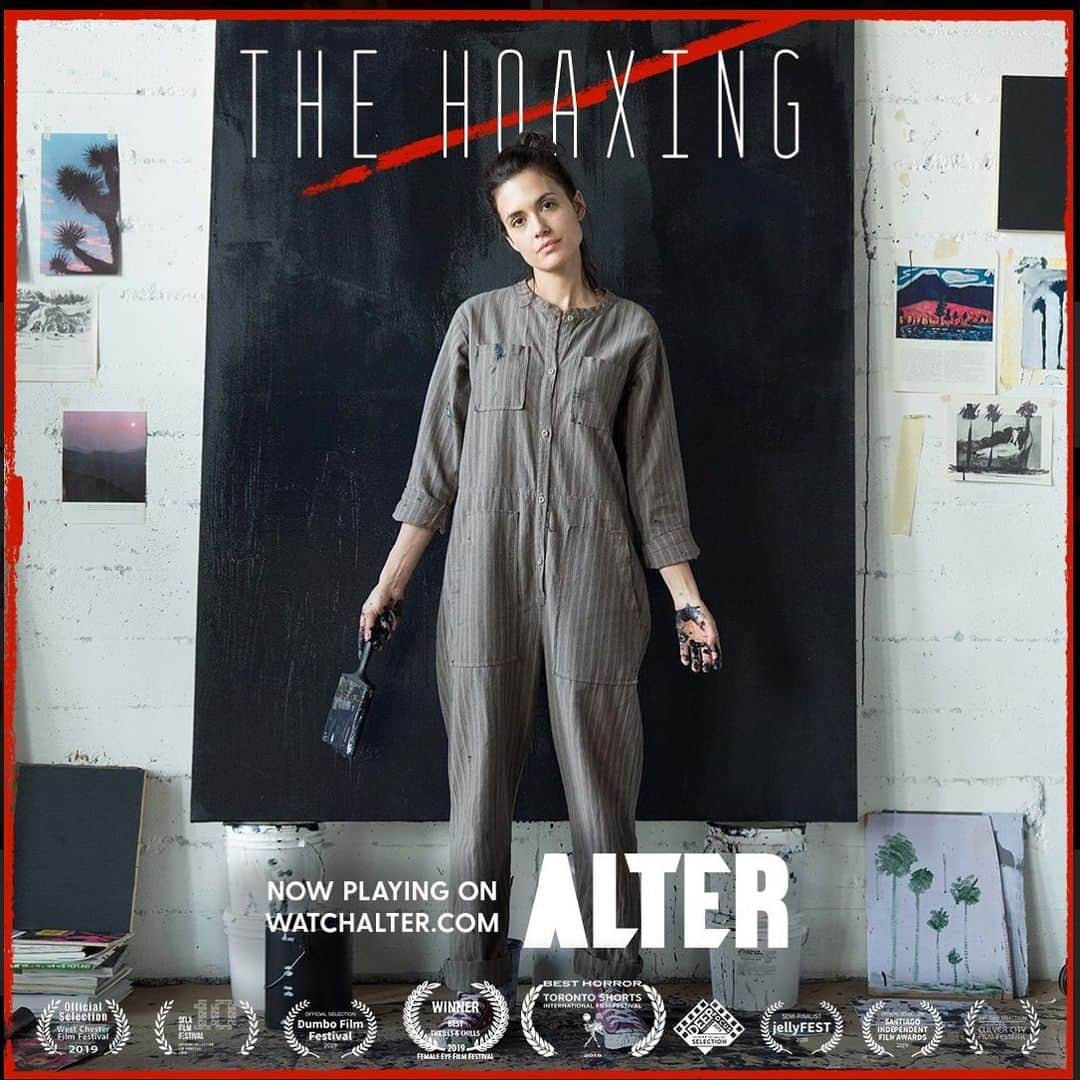 トーレイ・デヴィートのインスタグラム：「Link in bio. #thehoaxing - out now.」