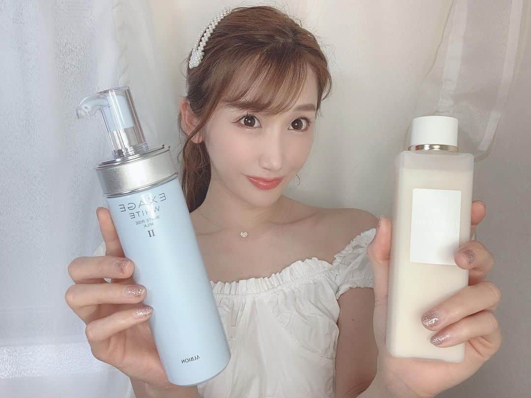 小原春香のインスタグラム：「また新たなskin careグッズを新調してみました❤︎ #ALBION この化粧水が凄すぎて、びっくりしてます‼︎‼︎ トロっとしてるんだけれど…とにかく、肌が柔らかくなる。 一番はいつも乾燥気味の唇が　ちゅるんっ　てなる❤︎ 乳液つけて→化粧水つける。」
