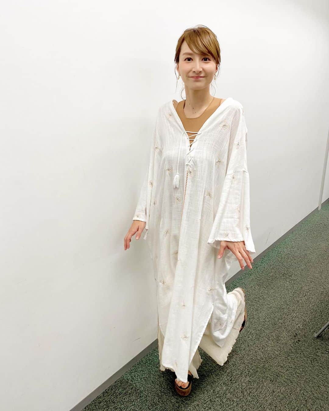 渕上彩夏さんのインスタグラム写真 - (渕上彩夏Instagram)「. . こんにちは🌼 . 今日もくまパワプラスを見てくださった皆さん ありがとうございます💕 . 番組で紹介したお家で出来る焼きリゾットは、簡単で美味しかったのでオススメです！！ 溶けたチーズではなくて、こんがり焼けたチーズをお楽しみください🧀🤤 レシピや作り方は、くまパワプラスのFacebookで見られますよ😊 . . 今日の衣装は　@anerca2011  さん♡ @todayful_ のお洋服でした✨ 最後の6枚目の写真になんかついとる👀笑 . . #くまパワプラス #kab #熊本 #todayful #熊本よかとこ」5月16日 15時22分 - ayakafuchigami725
