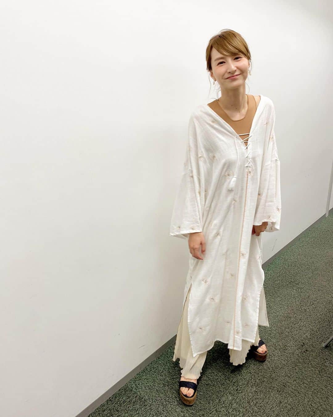 渕上彩夏さんのインスタグラム写真 - (渕上彩夏Instagram)「. . こんにちは🌼 . 今日もくまパワプラスを見てくださった皆さん ありがとうございます💕 . 番組で紹介したお家で出来る焼きリゾットは、簡単で美味しかったのでオススメです！！ 溶けたチーズではなくて、こんがり焼けたチーズをお楽しみください🧀🤤 レシピや作り方は、くまパワプラスのFacebookで見られますよ😊 . . 今日の衣装は　@anerca2011  さん♡ @todayful_ のお洋服でした✨ 最後の6枚目の写真になんかついとる👀笑 . . #くまパワプラス #kab #熊本 #todayful #熊本よかとこ」5月16日 15時22分 - ayakafuchigami725