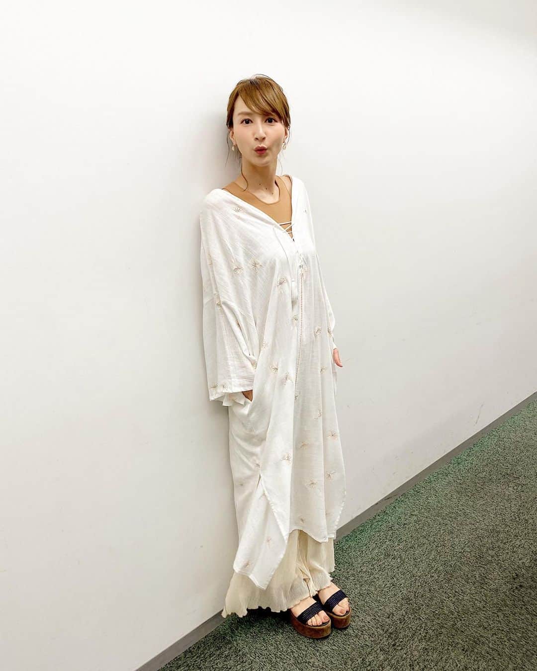 渕上彩夏さんのインスタグラム写真 - (渕上彩夏Instagram)「. . こんにちは🌼 . 今日もくまパワプラスを見てくださった皆さん ありがとうございます💕 . 番組で紹介したお家で出来る焼きリゾットは、簡単で美味しかったのでオススメです！！ 溶けたチーズではなくて、こんがり焼けたチーズをお楽しみください🧀🤤 レシピや作り方は、くまパワプラスのFacebookで見られますよ😊 . . 今日の衣装は　@anerca2011  さん♡ @todayful_ のお洋服でした✨ 最後の6枚目の写真になんかついとる👀笑 . . #くまパワプラス #kab #熊本 #todayful #熊本よかとこ」5月16日 15時22分 - ayakafuchigami725