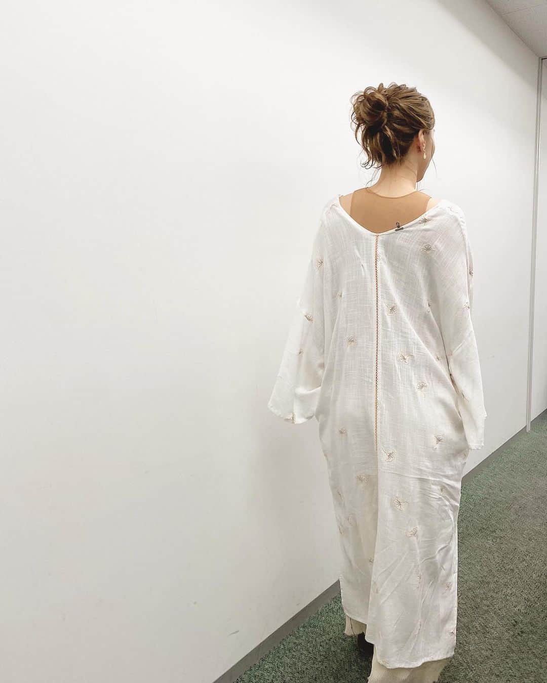 渕上彩夏さんのインスタグラム写真 - (渕上彩夏Instagram)「. . こんにちは🌼 . 今日もくまパワプラスを見てくださった皆さん ありがとうございます💕 . 番組で紹介したお家で出来る焼きリゾットは、簡単で美味しかったのでオススメです！！ 溶けたチーズではなくて、こんがり焼けたチーズをお楽しみください🧀🤤 レシピや作り方は、くまパワプラスのFacebookで見られますよ😊 . . 今日の衣装は　@anerca2011  さん♡ @todayful_ のお洋服でした✨ 最後の6枚目の写真になんかついとる👀笑 . . #くまパワプラス #kab #熊本 #todayful #熊本よかとこ」5月16日 15時22分 - ayakafuchigami725