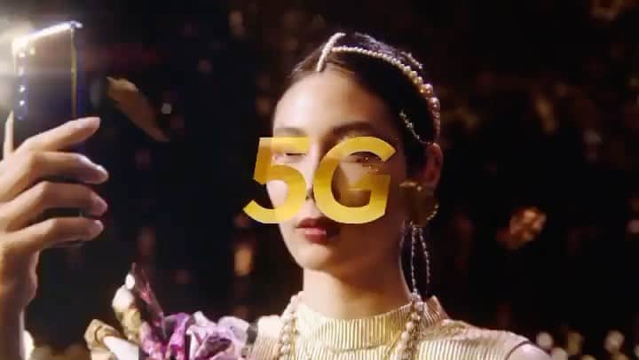 那須ミラノのインスタグラム：「. SHARP 【AQUOS R5G】 TVCM公開中です🙋🏻‍♀️ . Director @t.a.k.c.o.m  Makeup @harukadebeau  Hair @kuniokohzaki  Stayling @remitakenouchi  Cast @milanonasu . #aquosr5g#5g#sharp#tvcm」