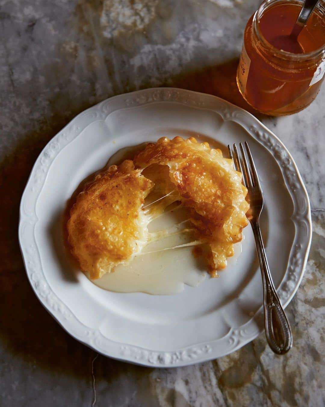 ナイジェラ・ローソンさんのインスタグラム写真 - (ナイジェラ・ローソンInstagram)「‪A beautiful book that feels like the loveliest holiday: Bitter Honey: Recipes and Stories from The Island of Sardinia by @letitia_ann_clark is now up on #CookbookCorner! Read all about it and get her recipe for Seadas, or Fried Ravioli with Cheese and Honey‬ by clicking on link in bio. To clarify, proceed as follows: tap on my name, which will take you to a page that has a link on it that says www.nigella.com/instagram. When you click on this link, it will take you to a page of photographs: click on the picture of the recipe in question!  Photograph by @matt_russell」5月16日 15時25分 - nigellalawson