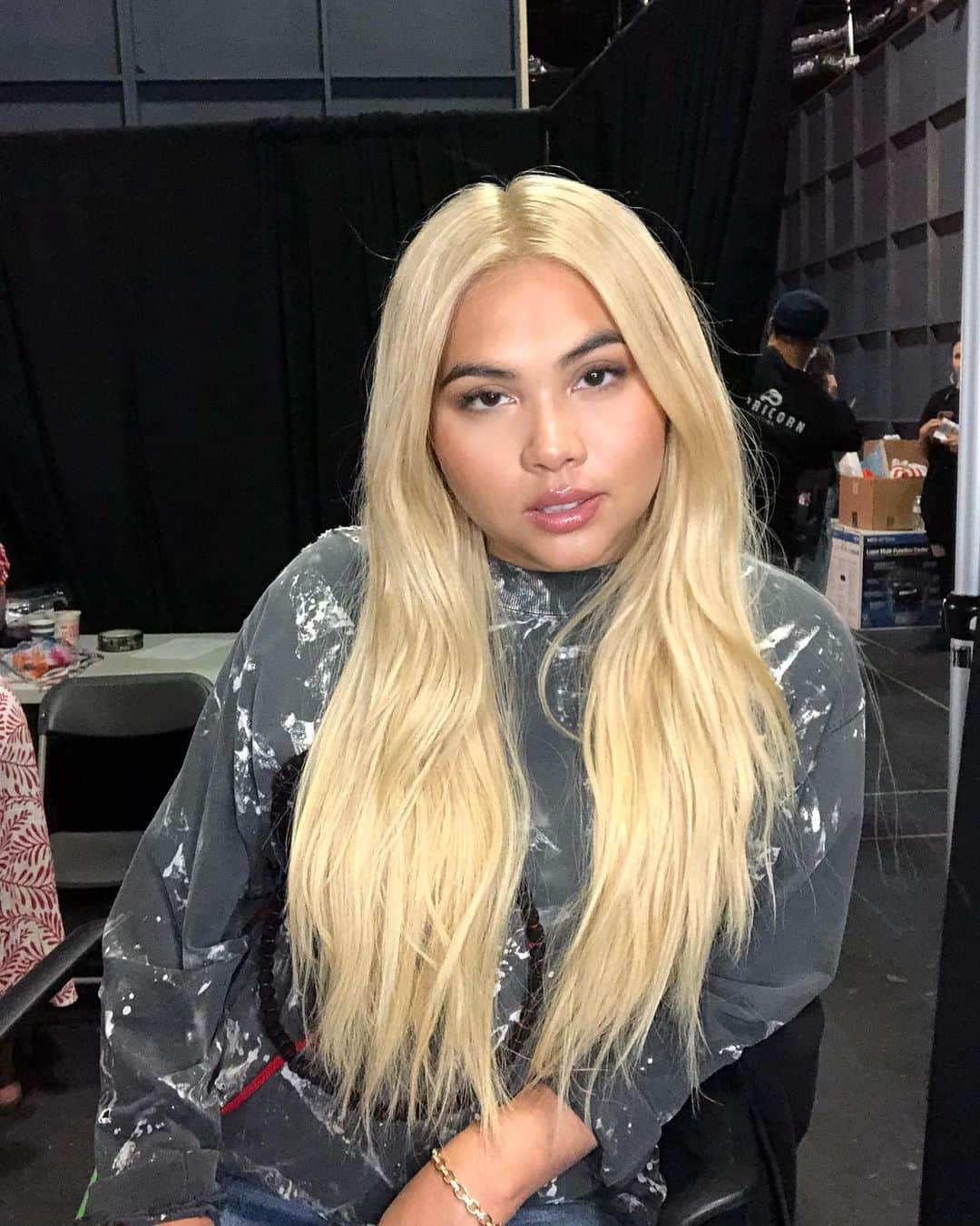 ヘイリー・キヨコのインスタグラム：「Swipe for a casual date night look 🏁#celebdragrace @rupaulsdragrace」