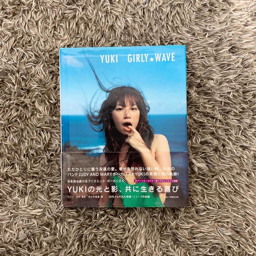 小川暖奈のインスタグラム：「#bookcoverchallenge  1日目&2日目（まとめて）です！ わたしが多大なる影響を受けてきた方々の本です〜！ . （藤子・F・不二雄先生のは、ドラえもんがよかったけど実家にあるのでSF・異色短編で。あと、クレヨンしんちゃんも載せたかったけど、それも実家にあるんだなぁ） . @takemana さんから、可愛いYUKIさん表紙でバトンを回していただきました！🧚🏻‍♀️📚 次は、同じくJUDY AND MARY & YUKI好きな @mito_natsume に！ . . 📗7日間のブックカバーチャレンジ📕 読書文化の普及に貢献するためのチャレンジで、「好きな本を1日1冊、7日間投稿」「本についての説明はナシで、表紙画像だけアップする」。毎日1人のFB、Instagramの友達を招待して参加していただくようお願いします。 #ブックカバーチャレンジ #7daysbookcoverchallenge」