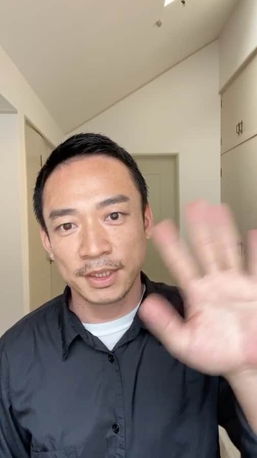 Yusuke Saekiのインスタグラム：「毛穴を埋める''ファンデの押上塗り''、ビューラーの使い方チーク、ハイライト等のお話💄」