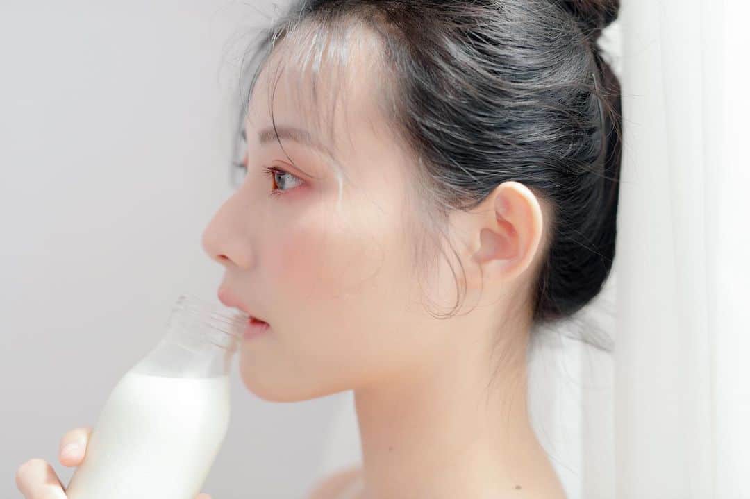 張香香のインスタグラム：「週末要做什麼呢～～～😳 本來是這樣想的 結果一醒來看到暴雨打雷⋯ 😧😧😧 - 📷/ @gimmyfoto 💄/ @ginger_nov」
