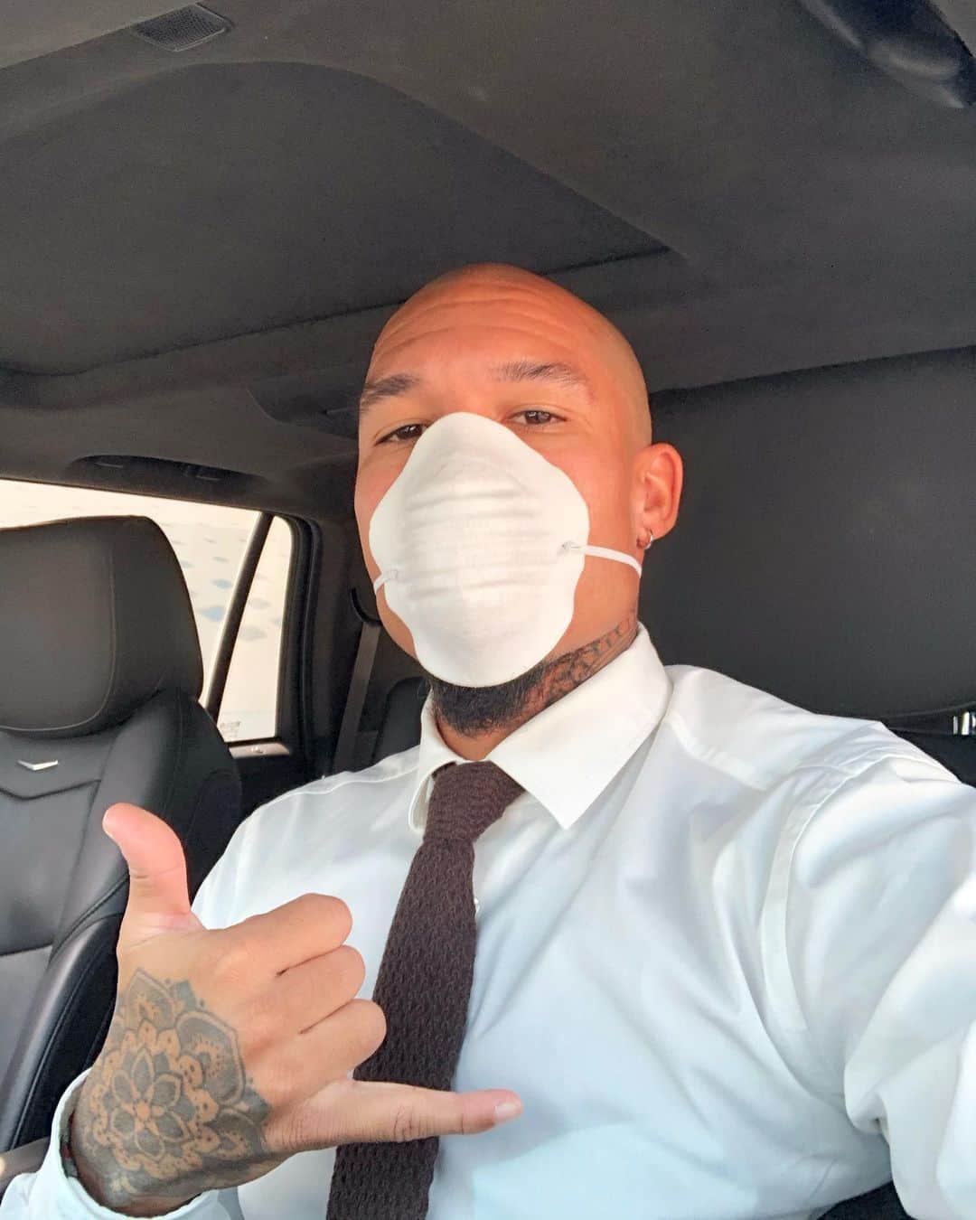 ナイジェル・デ・ヨングのインスタグラム：「After 68 days of football isolation, live football is back!! On the way to the @beinsports studio.  Good or bad decision to start again? 🤔 #Bundesliga #StaySafe」