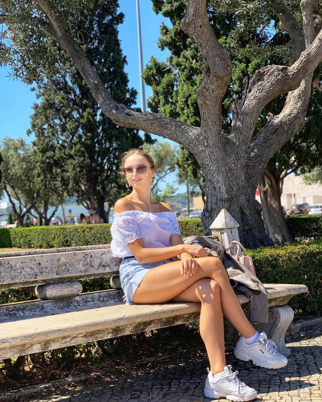マリナ・デュランダのインスタグラム：「Once upon a time in Lisbon 🇵🇹」