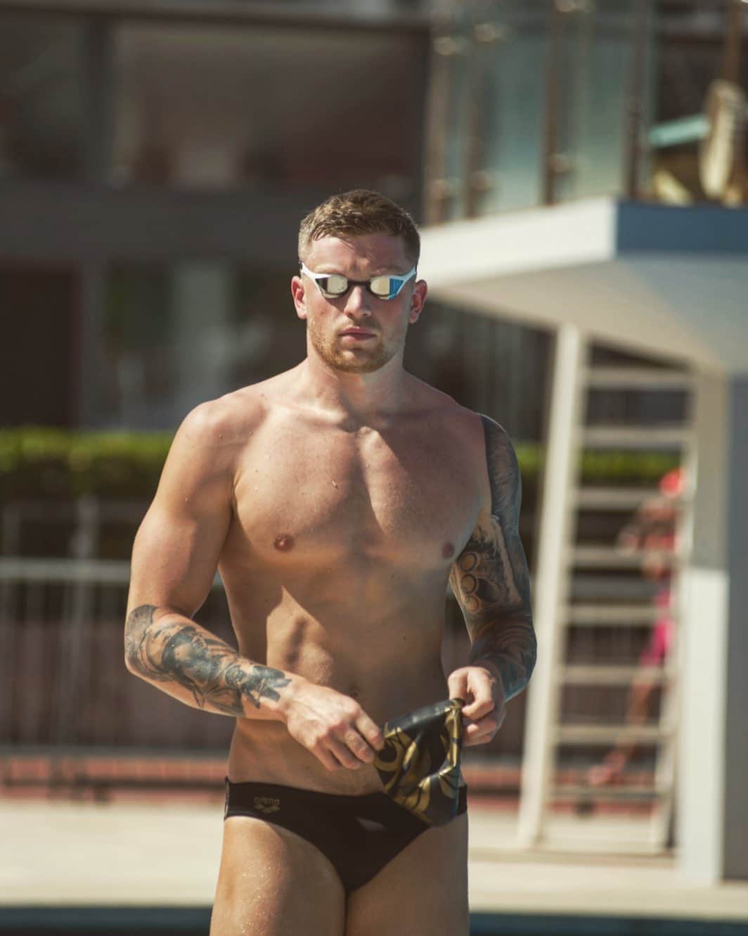アダム・ピーティのインスタグラム：「Have a great weekend everyone, stay positive 🦍🙏🏼」