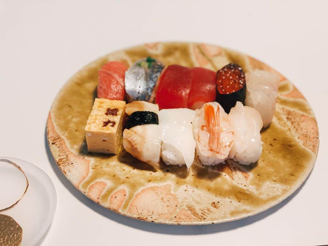 柏木作夢さんのインスタグラム写真 - (柏木作夢Instagram)「近所の魚屋さんで寿司を持ち帰りした日🍣  #dinner#tbt#sushi  #寿司#鮨#魚#今日のことではない」5月16日 16時58分 - samukashiwagi