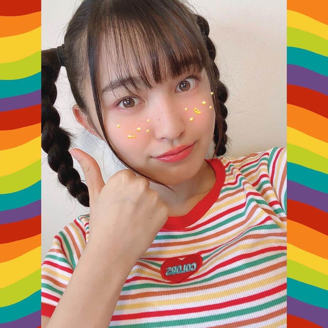 堀口日萌のインスタグラム：「新日本プロレス応援フラッグ開封してみた2  開封ってほんまにワクワクする🌈 もう一個だけ買いたい、、、😿 あ、前髪セルフカットしました✂️ 上手くない？？？ さっぱりしました👍 前やった時は眉毛の上でバッサリ切ってもうて大変やってん 成長した✨  この服は前韓国で激安やって買った 洗ったら縮む🤗  #ひめ #stayhome #おうち時間 #新日本プロレス #開封の儀 #カラフル」
