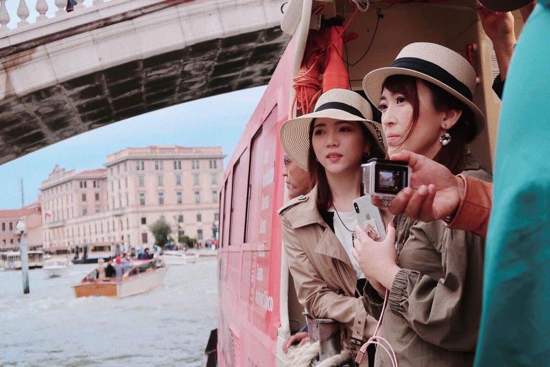 のインスタグラム：「🇮🇹 . 𝙈𝙚𝙢𝙤𝙧𝙞𝙚𝙨 𝙤𝙛  𝙑𝙚𝙣𝙞𝙘𝙚. ♥️ . . . #旅するヴァイオリニストinITALY #旅するヴァイオリニストinSunPrincess #JTBSUNPRINCESSWORLDCRUISE2019 #SunPrincess #WorldCruise #Cruise #Venice#Venezia#ITALY#ITALIA#Travel#Traveler#Violinist#Artist#music#love#happy#相知明日香#旅するヴァイオリニスト#旅#旅行#ヴァイオリン#音楽#イタリア#ベニス#ヴェネツィア#クルーズ#世界一周#世界一周クルーズ#🇮🇹」