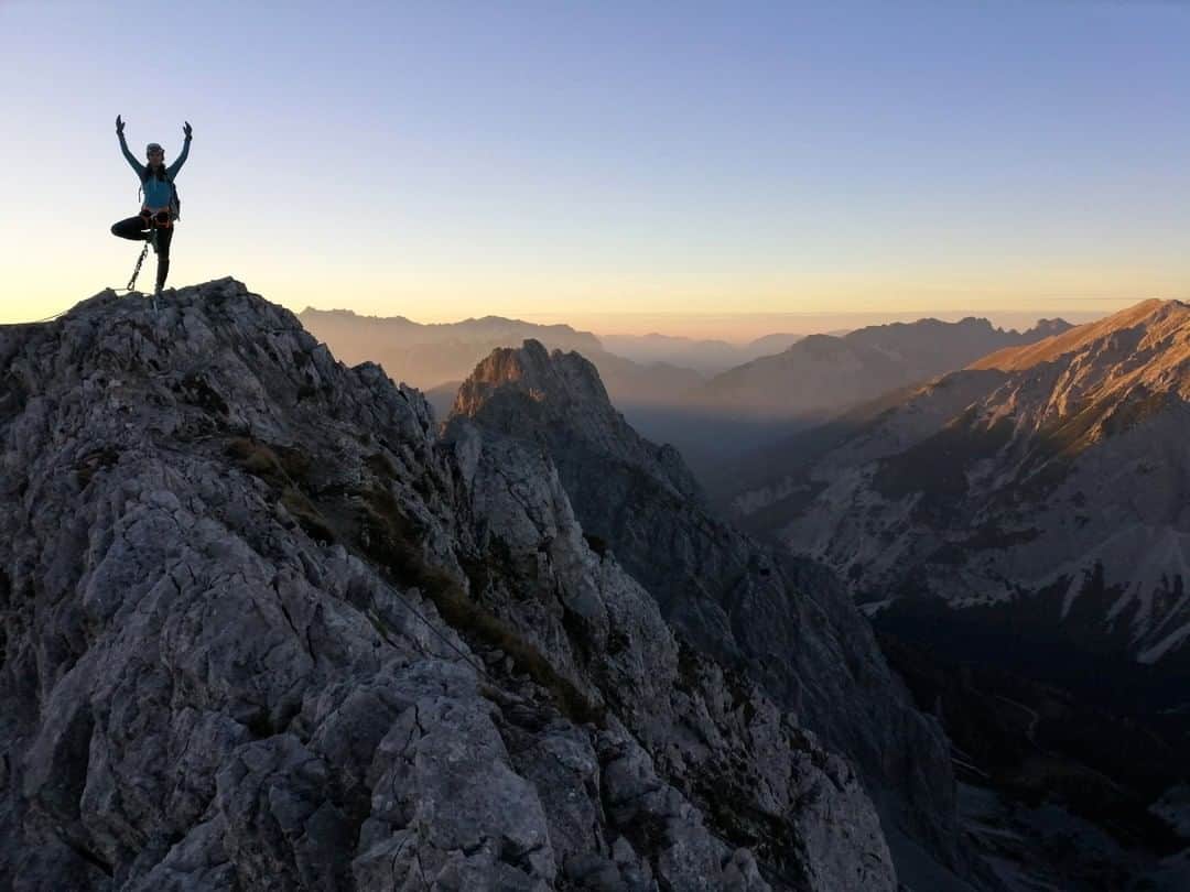 National Geographic Travelさんのインスタグラム写真 - (National Geographic TravelInstagram)「Photo by Robbie Shone @shonephoto | As the sun sets over the Karwendel range that divides southern Germany and Austria, the via ferrata route over the Hafelekar ridge provides a great viewpoint to admire the Alps. In the warm alpenglow light, the mountains take on a whole new appearance. It's worth traveling up high to see it.」5月16日 17時09分 - natgeotravel