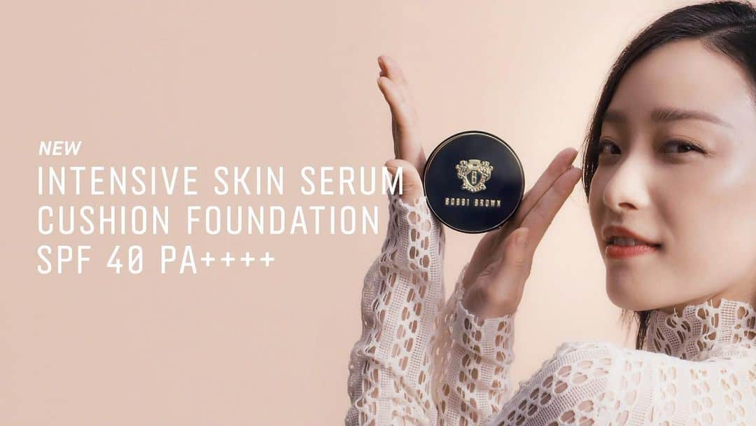 ボビイ・ブラウンさんのインスタグラム写真 - (ボビイ・ブラウンInstagram)「＼INTENSIVE SKIN SERUM CUSHION FOUNDATION／  インテンシブ スキン セラム シリーズから、クッションファンデが登場！  透過性を損なわない軽いピグメントを配合することで、肌本来のツヤを活かしつつ、なめらかに均一に塗布することで光をとらえ、美しい素肌を纏うかのように、自然なツヤを叶えます・ ・ ・ 《 #インテンシブスキンセラムクッションファンデーション SPF 40 (PA++++) リミテッド エディション ディスカバリー キット（レフィル2個付き）》・ ・ ・ #IntensiveSkinSerumCushionFoundation #bobbibrown #ボビイブラウン」5月16日 17時35分 - bobbibrownjapan