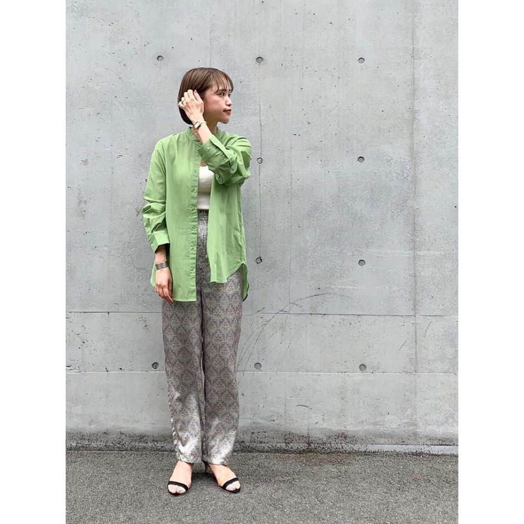 アパートバイローリーズさんのインスタグラム写真 - (アパートバイローリーズInstagram)「2020 early summer styling﻿ スタイリスト木村舞子さんが提案！﻿ 『初夏のお洒落計画』﻿ ﻿ ✔︎ ︎画面をタップして商品をチェック！﻿ ﻿ ﻿ 控えめな光沢が美しいボタニカル柄パンツに、繊細な透け感のシフォンブラウスを合わせて。上下ともにてろんと涼やかな着心地も、今の季節にぴったりです。﻿ ﻿ ﻿ ﻿ ☑︎ #apマットサテンイージーパンツ﻿ ¥8,250﻿ 商品番号：910990﻿ ﻿ ﻿ 商品詳細は製品タグor TOPページURLからチェック﻿ →@apartbylowrys﻿ ﻿ 『 @apartbylowrys_snap 』﻿ →スタッフスタイリングはこちらをチェック✨﻿ ﻿ #apartbylowrys ﻿ #アパートバイローリーズ」5月16日 17時35分 - apartbylowrys