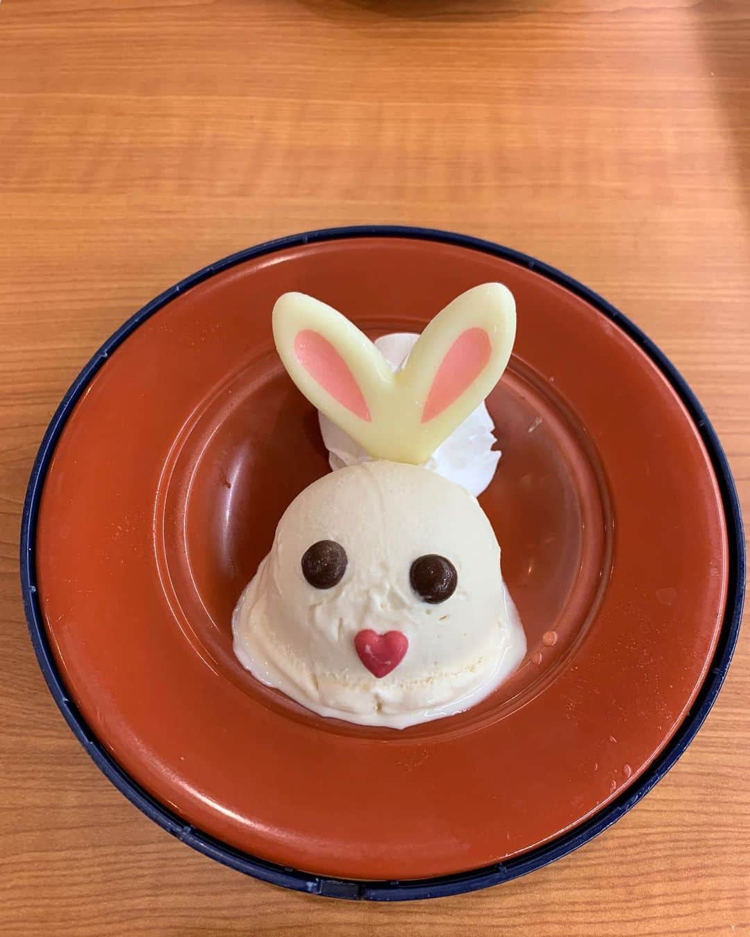 福山理子さんのインスタグラム写真 - (福山理子Instagram)「なんか違うと思う でも、かわいい🐰  #くら寿司 #うさぴょん #うさぴょんアイス」5月16日 18時01分 - rikofukuyama