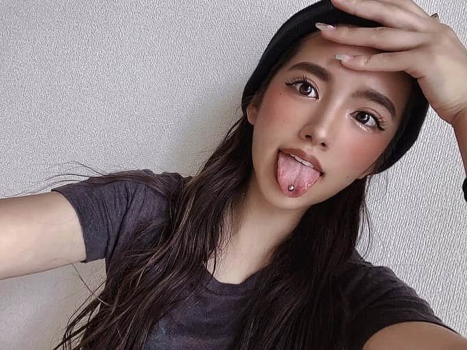 美女　舌 ペイレスイメージズ