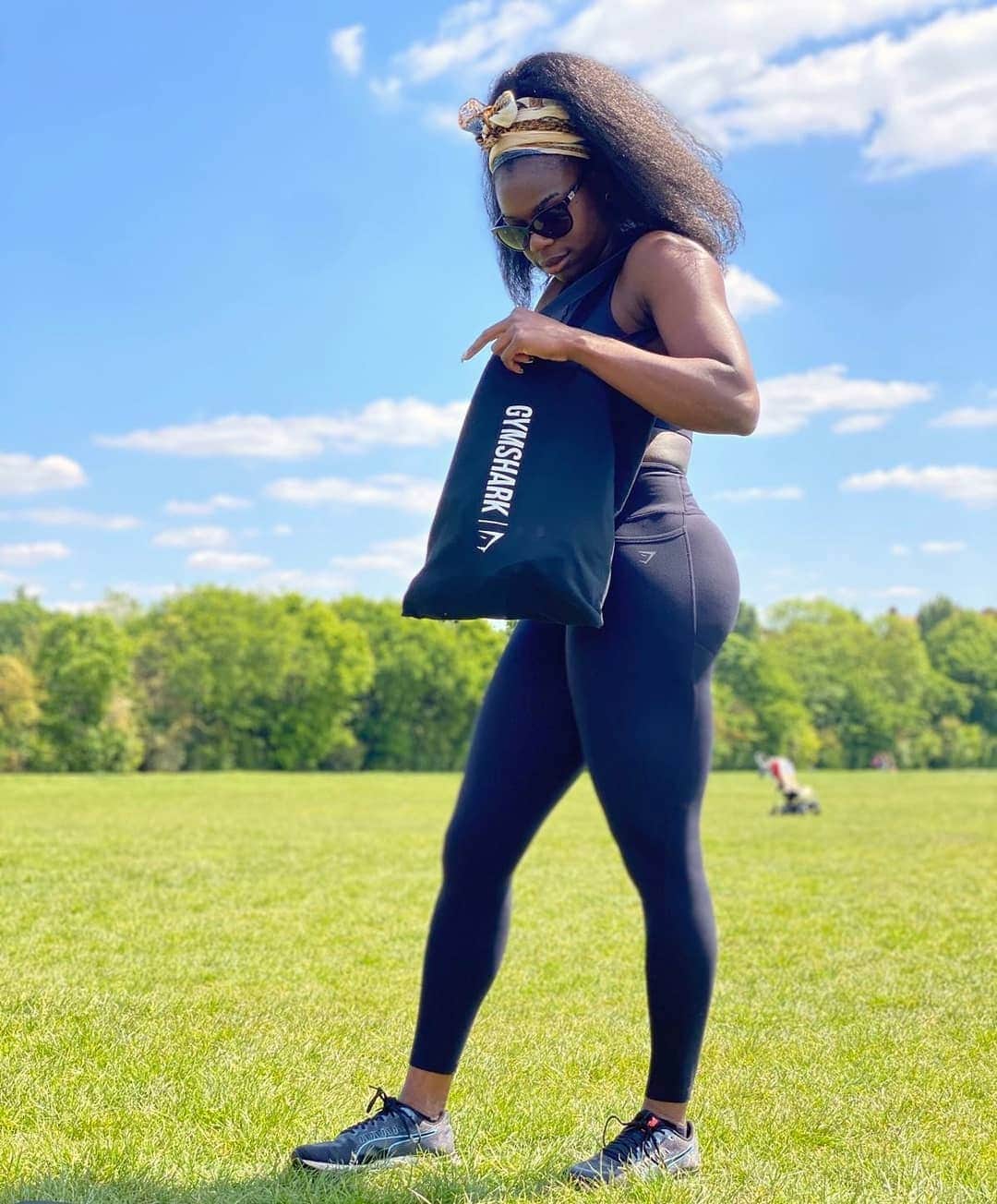 アシャ・フィリップのインスタグラム：「Sweet like chocolate 🍫🎶 @gymshark . . . . #Gymshark #Workout #GymsharkWomen」
