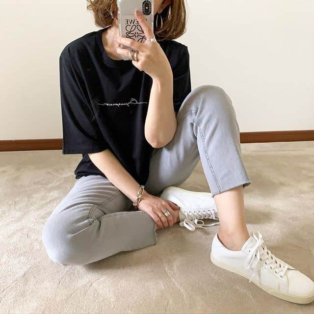 DHOLIC SNAPさんのインスタグラム写真 - (DHOLIC SNAPInstagram)「@_____m.m.7114_さんの#dholicsnap📷⁠ ———————————————————⁠ TOPS：@dholic_official⁠ 【LADIES+】⁠ #フロントレタリング半袖Tシャツ⁠ 全4色￥2,618(税込)⁠ 【LADIES】⁠ #グレーデニムパンツ⁠ 全1色￥4,323(税込)⁠ ———————————————————⁠ @_____m.m.7114_さんステキに着こなしていただき⁠ ありがとうございます👏🏻⁠ みなさんもぜひ#dholicsnap を付けて⁠ コーデ投稿してくださいね！⁠ ———————————————————⁠ #DHOLIC#dholicism#fashion#ootd⁠ #プチプラコーデ#今日のコーデ⁠ #春コーデ#レタリングTシャツ#大人カジュアル」5月16日 18時05分 - d_by_dholic