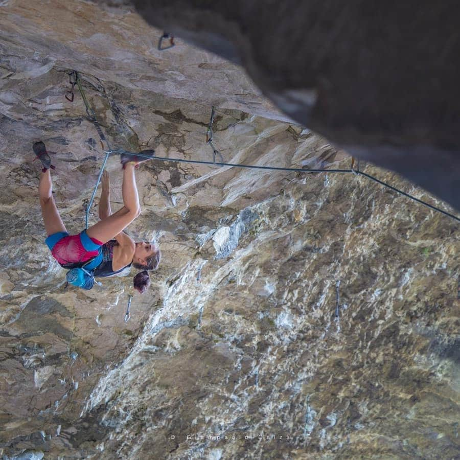 ローラ・ロゴラさんのインスタグラム写真 - (ローラ・ロゴラInstagram)「The entire competition season is a big question❓but fortunately climbing on rock is now allowed and I am looking forward to work on some new projects 😊 📸 @giampaolocalza . . . #climbing_pictures_of_instagram #picoftheday #loveclimbing #climbforlife #escalade #escalada #grimper #klettern #montura #wildclimb #campcassin #italy #rome #bomber #instagood #instalike  #instagram  @climbskinspain @agripp_climbingholds @montura_official @wildclimb @fiammeoromoena @dao_sport」5月16日 18時24分 - laura.rogora