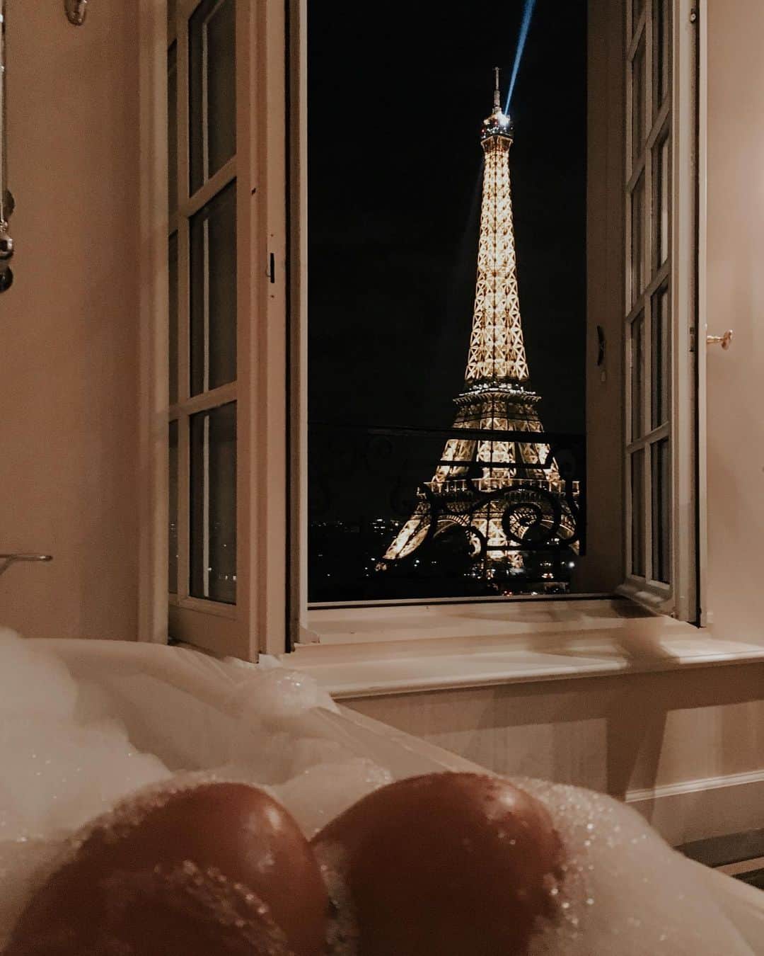 ミシェル・キーガンさんのインスタグラム写真 - (ミシェル・キーガンInstagram)「Oh Paris, I miss you 🇫🇷🥐」5月16日 18時29分 - michkeegan