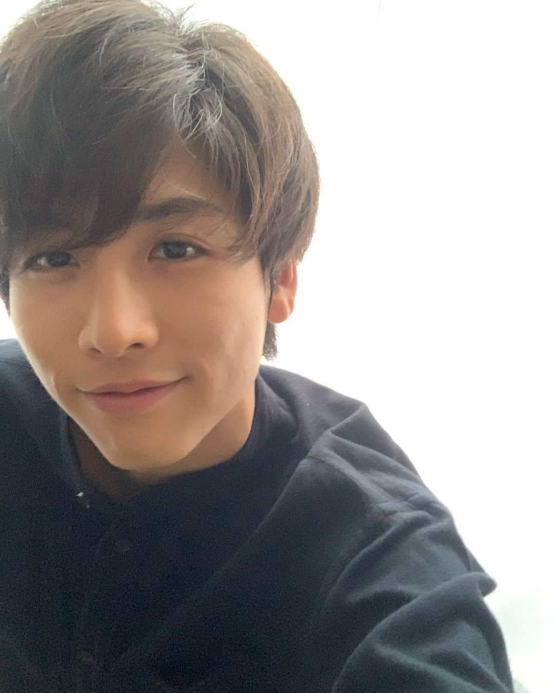 のインスタグラム：「雨降ってるのでインスタ始めてみました。 しっぽりまったりよろしくお願いします！ #初投稿 #池岡亮介 #光量強め #毛量多め」