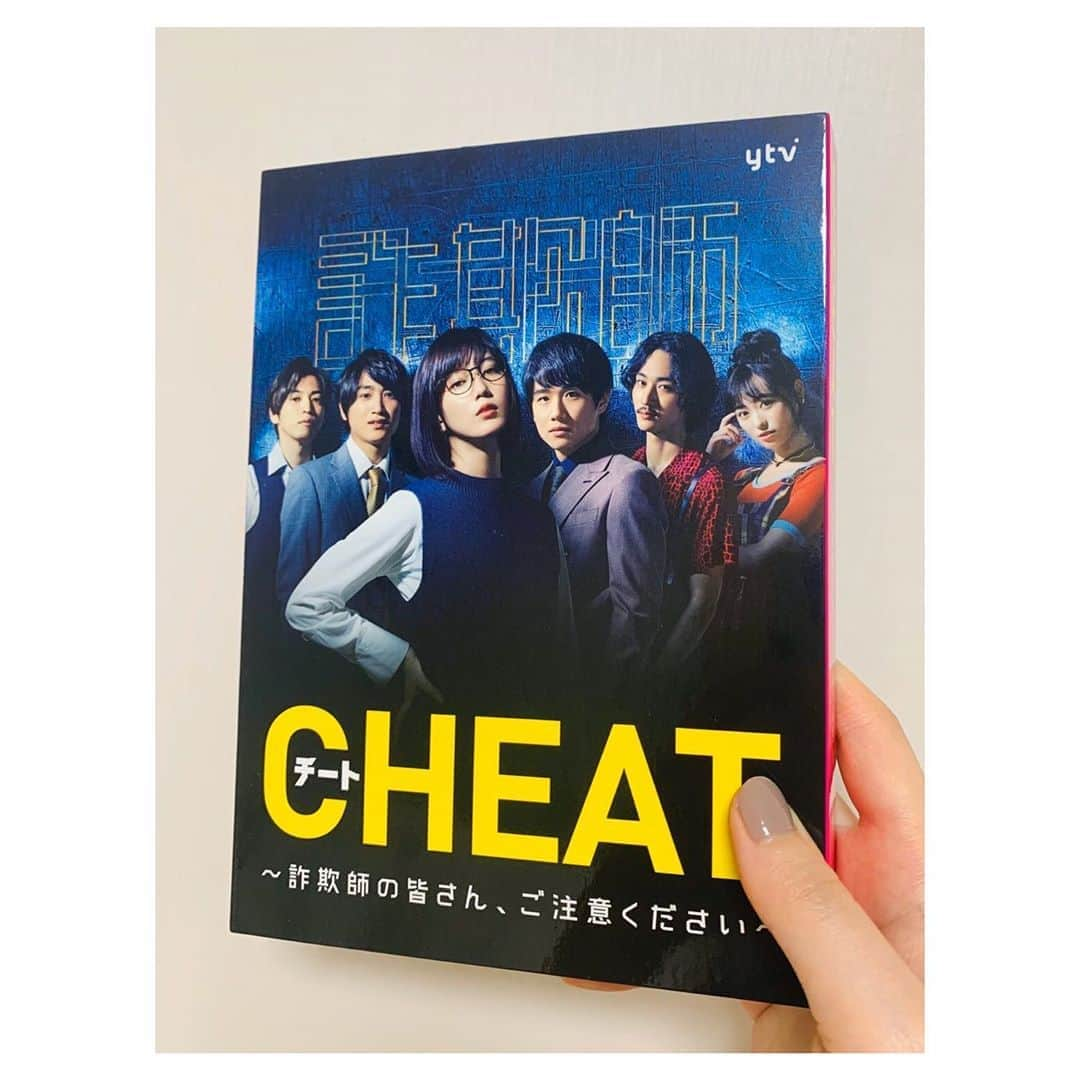 福原遥さんのインスタグラム写真 - (福原遥Instagram)「. ドラマ「#CHEAT 」Blu-ray & DVDが発売中です☺︎ 特典のオリジナルブックレットや、チェーンストーリー、メイキング映像なども入っております！ とっても楽しくお芝居させて頂けて、そして色んなことを学ばせて頂けた現場でした✨ 改めて丸山美月に出会えたこと、とても幸せに思います。 是非お家時間に、ドラマ#チート で、一緒に騙し、騙され、騙し返しながら楽しんで頂けたら嬉しいです！ たくさん観てね！ #Blu-ray #DVD」5月16日 18時29分 - haruka.f.official