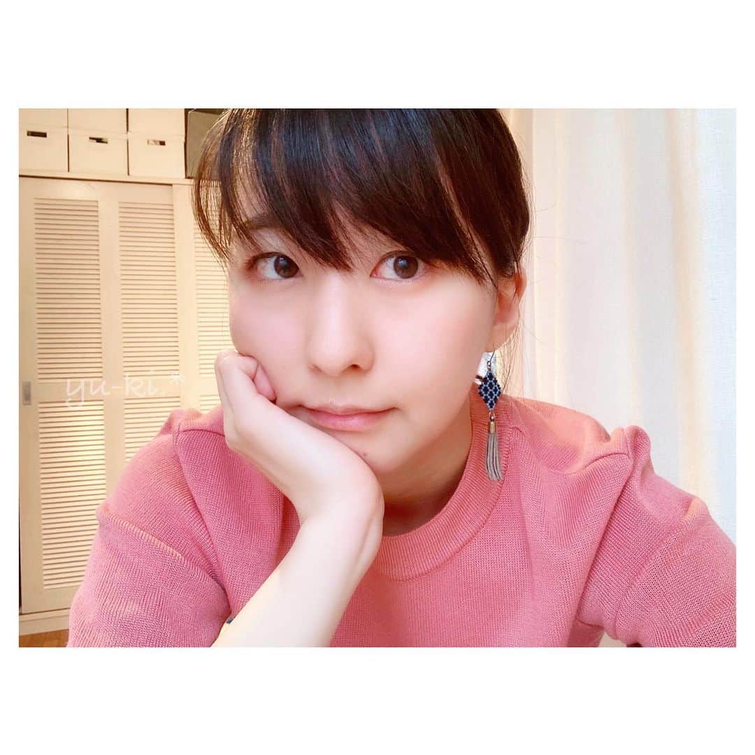 のインスタグラム：「. #stayhome しすぎて コミュニケーション不足〜〜！！ . ということで . 本日22:00〜久しぶりの Pococha配信します\( ⍢ )/. * ぜひおしゃべりにお付き合いください！ . ▶︎Twitterの通知を待機して URLに飛んでくださいませ、☺︎ . . . そしてそして、 ストレッチは続いてますでしょうか？ . YouTubeにアップした 【 体質改善ストレッチ 】を参考に 朝：一日がすっきり始まるように 夜：お風呂上がりにじっくり伸ばす為に . 時間帯で効果を使い分けて 気持ちの良い生活をお過ごしください✨ . . 📺Youtube：YU-KI . ▼体質改善ストレッチ / 上半身編 https://youtu.be/vunVUe2vxrc . ▼体質改善ストレッチ / 下半身編 https://youtu.be/XCFuktY-04s . . #enjoyhome #strechingexercises #Pococha #おうち時間を楽しもう #ひきこもり #ライブ配信 #ポコチャ #体質改善ストレッチ #肩こり解消 #腰痛解消」