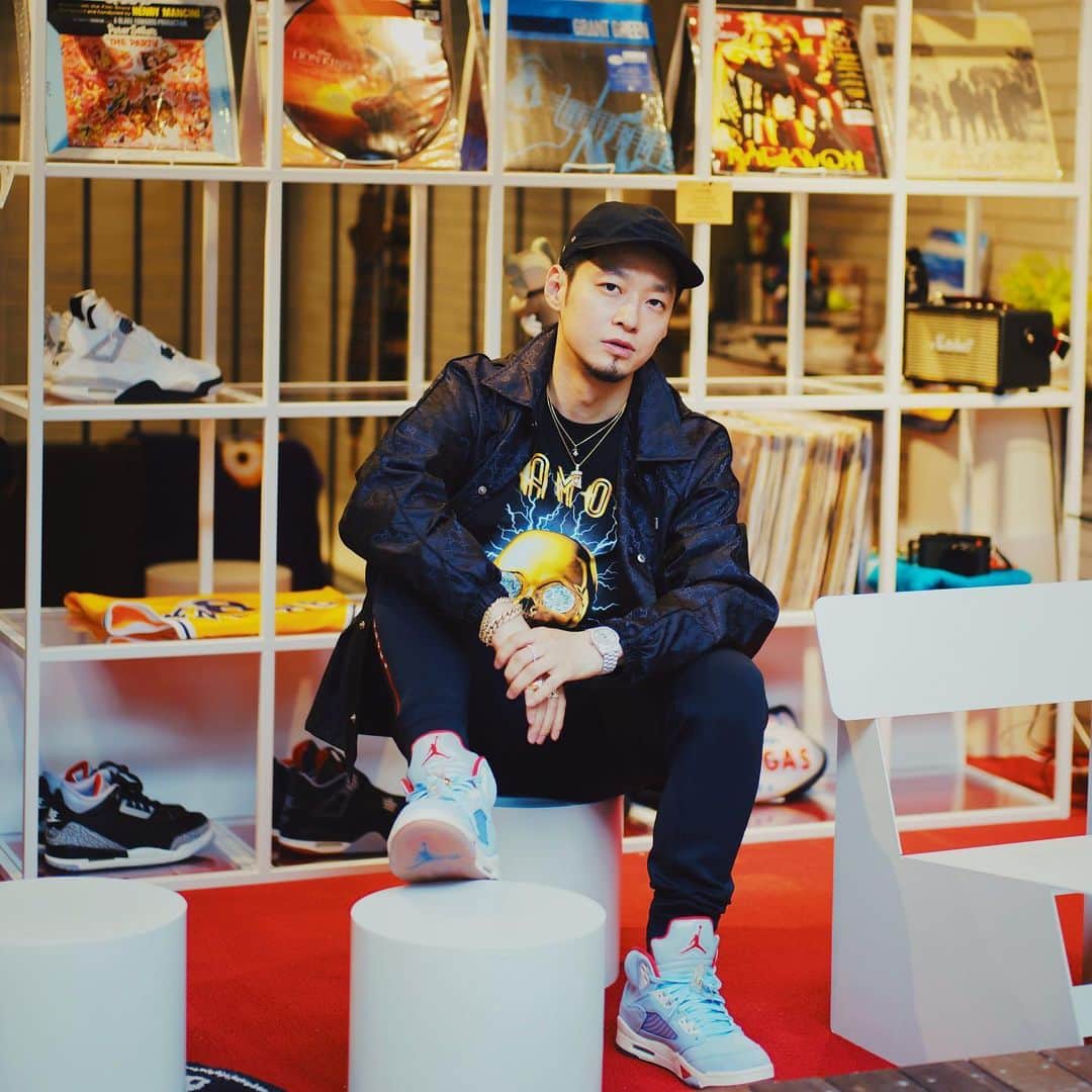 thequiettのインスタグラム：「저의 다양한 소장품들이 진열된 Quiett Room 전시가 @uso_seoul 에서 시작되었습니다! #어반스페이스오디세이 #QuiettRoom」