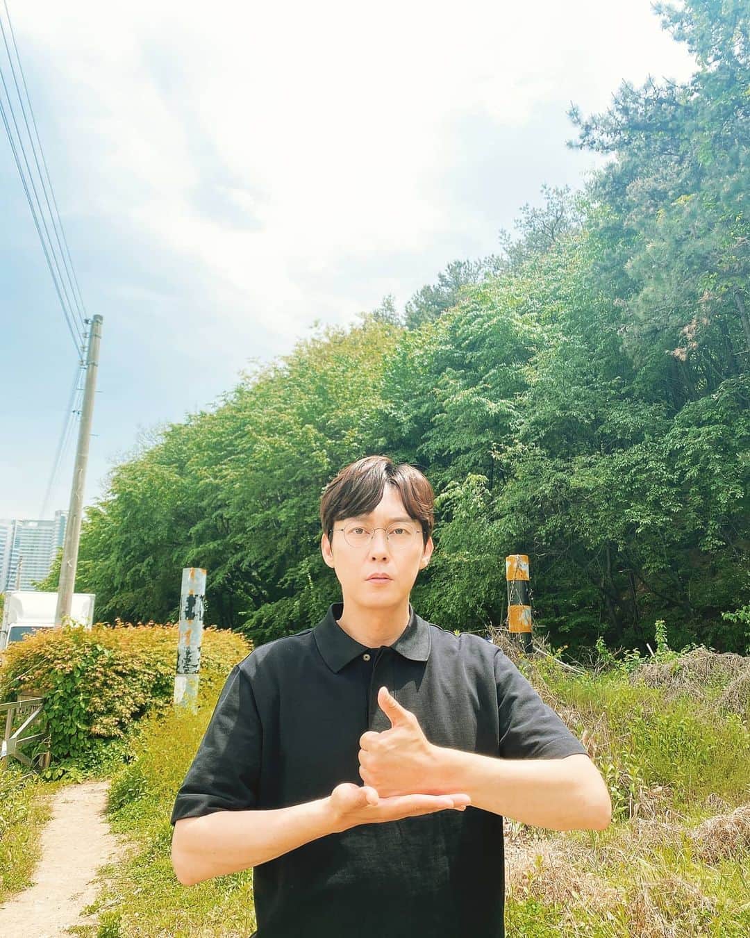 のインスタグラム：「안녕하세요 배우 박병은입니다.  이덕화 선배님(@dukhwalee0508) 배두나 배우님(@doonabae) 배누리배우님(@baenul) 설현 배우님(@sh_9513) 권민아 배우님(@kvwowv) 김새론 배우님(@ron_sae) 이분들의 감사한 지목을 받아 #덕분에챌린지 에 동참하게 되었습니다.  코로나19에 맞서 자신의 모든것을 던져주시는 의료진 여러분께 가슴깊은 감사의 마음을 전합니다. 감염의 두려움속에서도  절대 밀리지않는 여러분의 숭고한 희생에 국민들은 존경의 마음을 표합니다. 하루빨리 이 사태가 진정되어 모든분들의 소중한 일상을 되찾기를 바라고 바라겠습니다. 늘 건강 하시고 행복 하시길 빌겠습니다.  의미있는 챌린지를 이어가실분은 강은진 배우(@adewwwjin)입니다.  감사드립니다.」