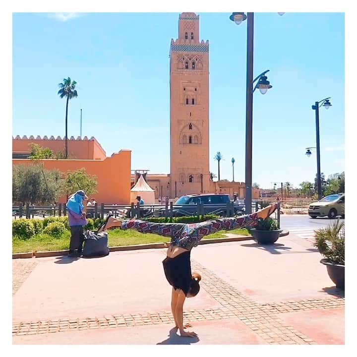 のインスタグラム：「#逆立ち募金 #handstanddonation #handstand #gymnastics #handstand #gandstandsplit #yoga #movement #体操 #倒立 #倒立女子 #🤸🏽‍♀️ #🌞 #🔥 . . . No’ 112 #逆立ち女子 真夏の炎天下逆立ちは火傷に注意🔥⚠️ . . 逆立ち募金のご協力！ 本当にありがとうございます！ できる限り全て拝見しています🙇🏽‍♀️✨ . ポストしていただいてるのは見ることができますが、 ストーリーの場合、 24時間で消えてしまうのと、逆立ち募金のみのタグだと追うことが難しいです💦 カウントできないことがあります😭🙏🏽 もしよかったら、ストーリーで投稿する場合、私のアカウントタグをつけていただけると気付くので、よかったらでいいので、お願いします！ . 気づいた方がスクショで送ってくれたりもしているので、 どしどしお待ちしてます！！ . くれぐれも無理のない範囲で、 理想は毎日逆立ちに挑戦してください！！ 本当に本当に無理のないように！！！！ . 逆立ちがみなさまの健康と幸せにつながりますように😌🙏🏽」